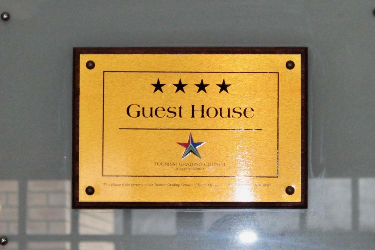 House And Heart Guest House Vanderbijlpark Bagian luar foto